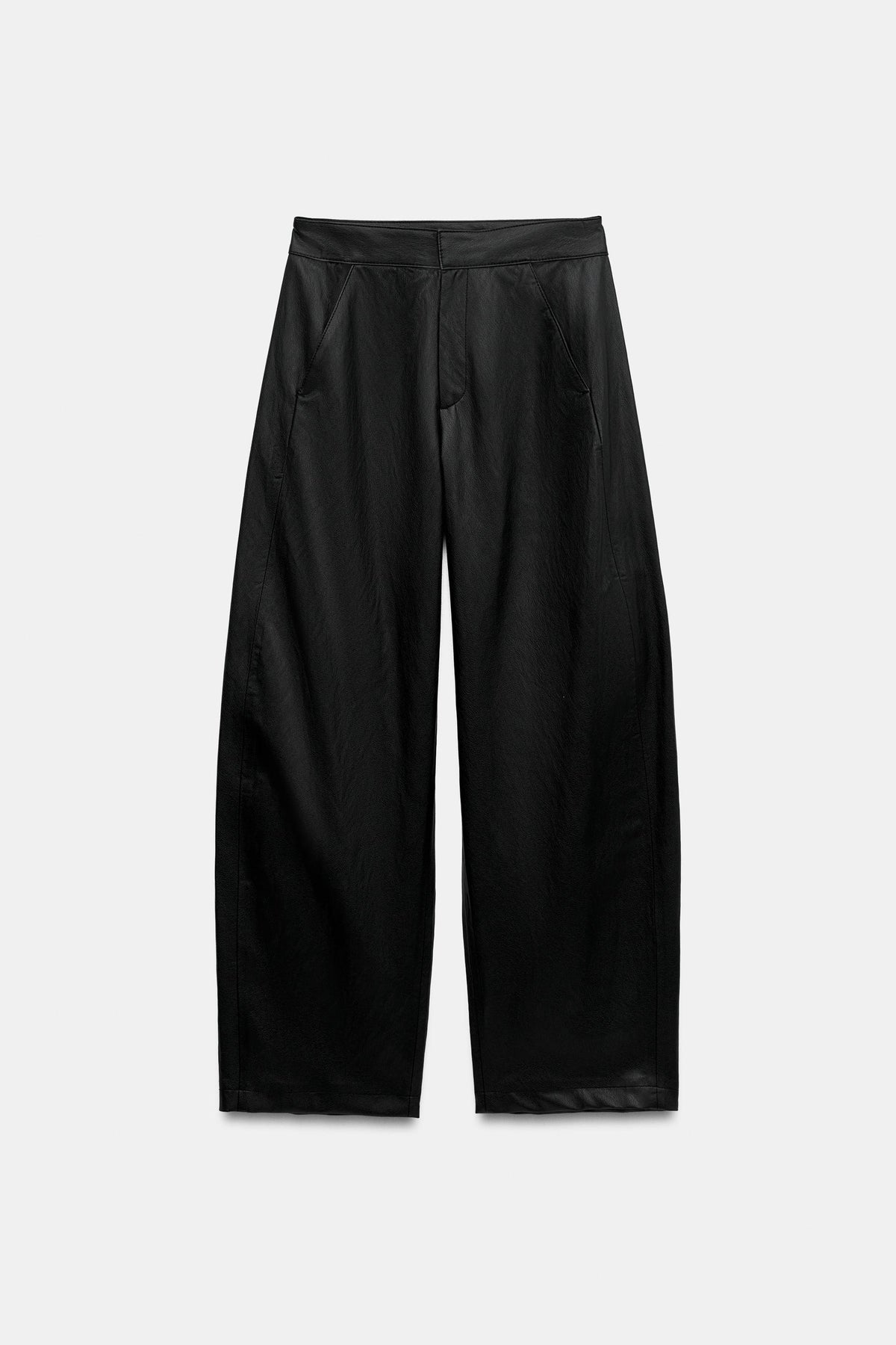 #121315, Noir