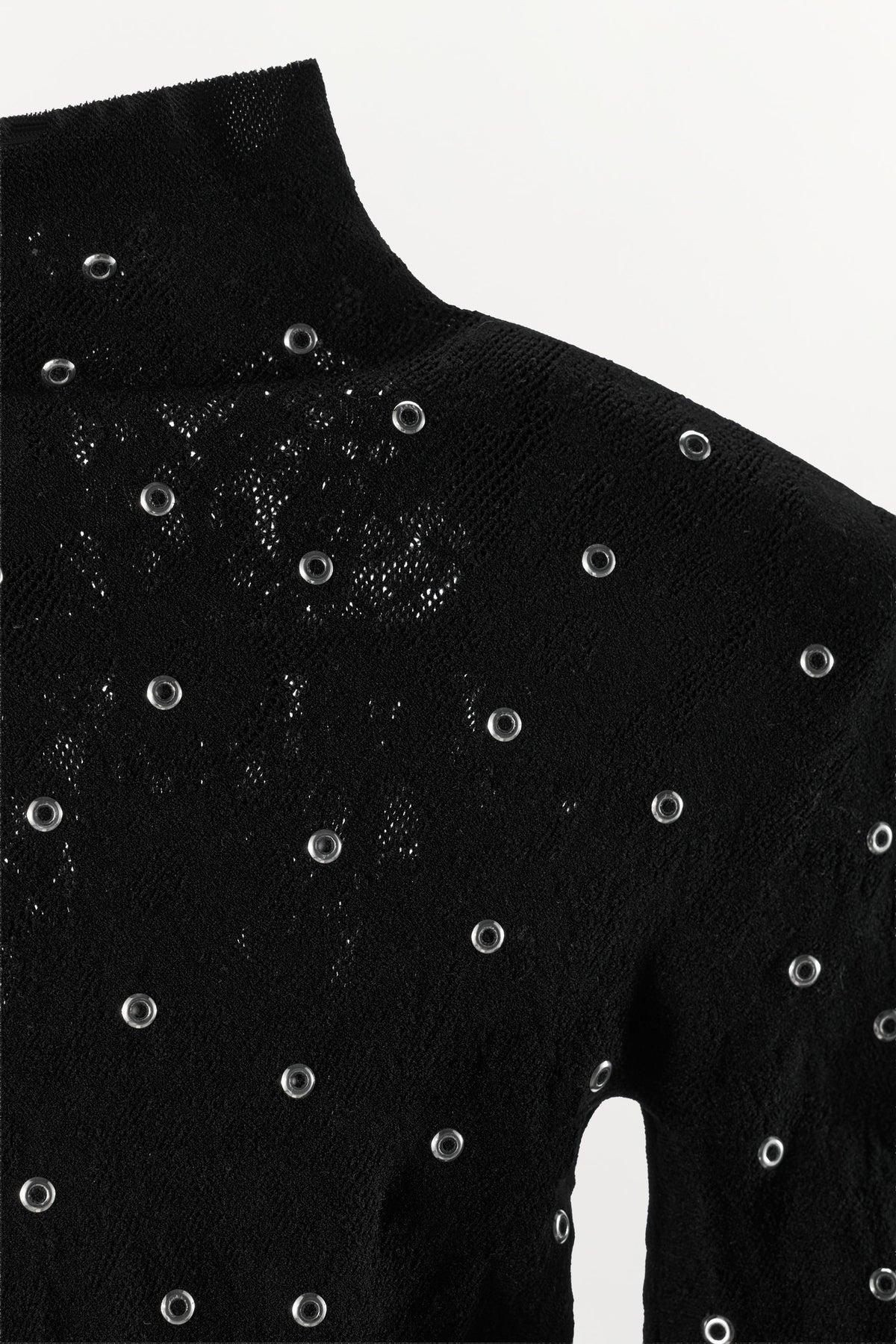 #121315, Noir